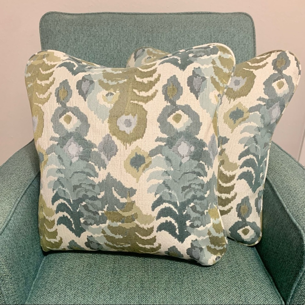 Set of la-z-boy accent pillows